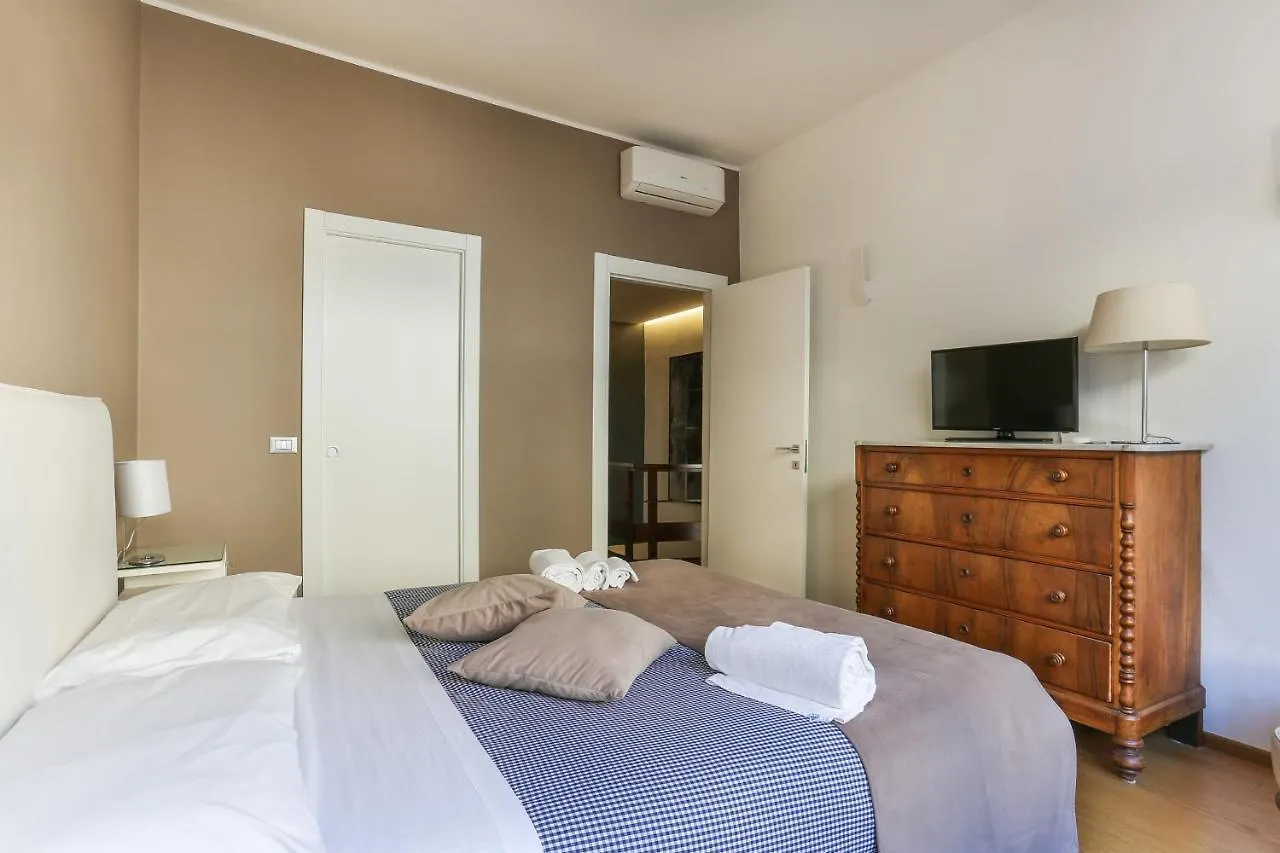 Luxury Pontevecchio 5 Stars Apartment フィレンツェ イタリア